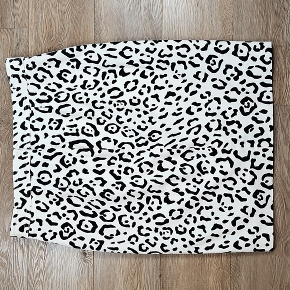 Ann Taylor Cotton Stretch Black & Cream Animal Print High Waist Pencil Skirt - Picture 6 of 15